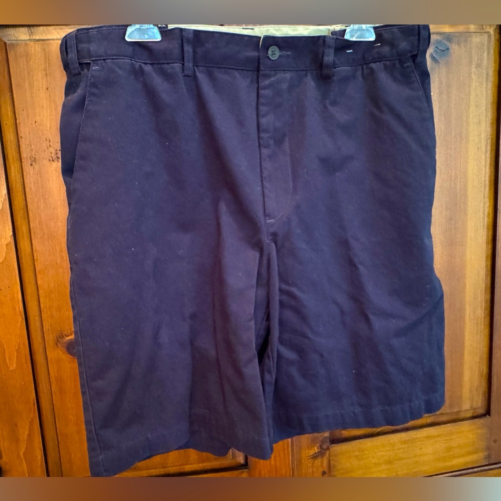 Geoffrey Beene men’s Size 36 with waist expander. Dark blue walking shorts. NWT